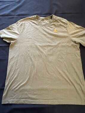 Nike Air Jordan Khaki Olive short-sleeved cotton T-shirt; Size XL